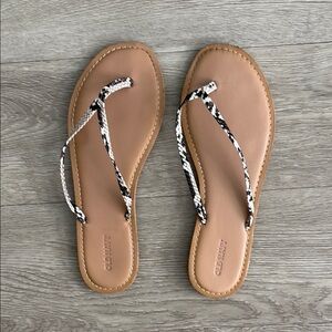 Old Navy Tan Flip Flops with Black and White Straps